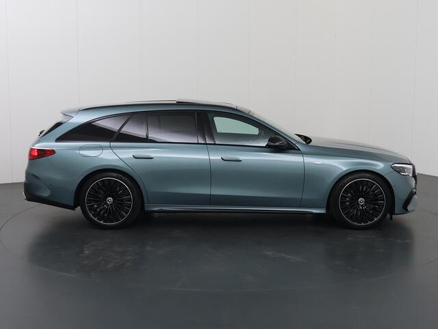 Mercedes-Benz E-estate 300 e AMG Line | Premium plus | Rij assistentie pakket plus | Nieuwprijs 100.549 euro | Superscreen | Night | Trekhaak | Winter pakket |