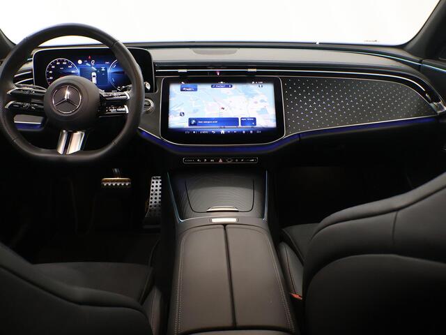 Mercedes-Benz E-estate 300 e AMG Line | Premium | Panoramadak | Trekhaak | Night pakket | 20 inch | Digital light | 360 camera | Memory |