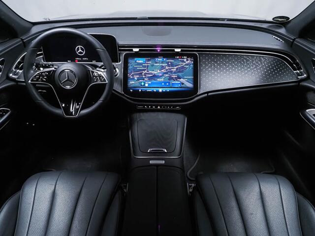 Mercedes-Benz E-estate 300 e Plug-In Hybride Ledkoplampen | Memory Voorstoelen | Distronic | Digital Licht | Apple CarPlay | Zwarte Hemel | Parkeerpakket met 360°-camera. Inclusief 24 maanden MB Certified garantie voor Europa.