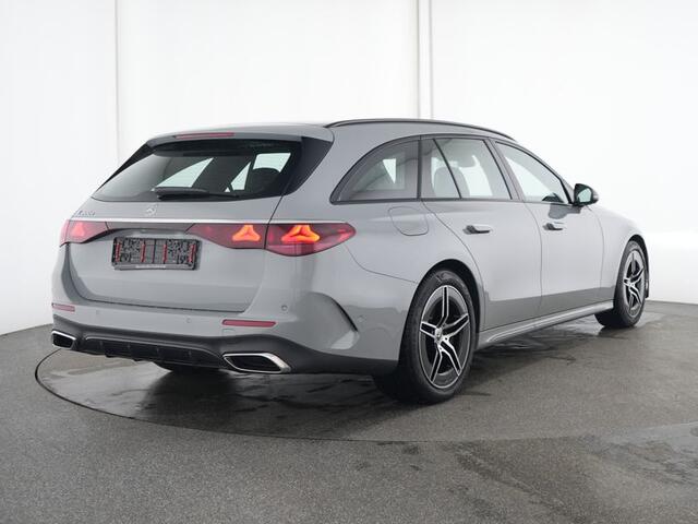 Mercedes-Benz E-estate 300 e AMG Plug-In Hybride Trekhaak AMG Line | Night Pakket | Ledkoplampen | Stoelverwarming voor | Distronic. Inclusief 24 maanden MB Certified garantie voor Europa.