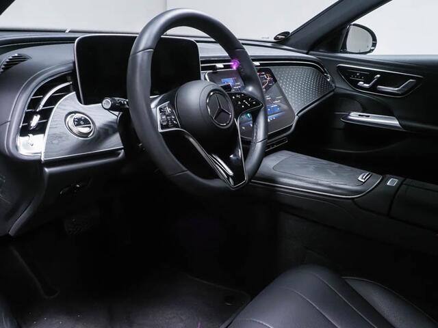 Mercedes-Benz E-estate 300 e Plug-In Hybride Ledkoplampen | Memory Voorstoelen | Distronic | Digital Licht | Apple CarPlay | Zwarte Hemel | Parkeerpakket met 360°-camera. Inclusief 24 maanden MB Certified garantie voor Europa.