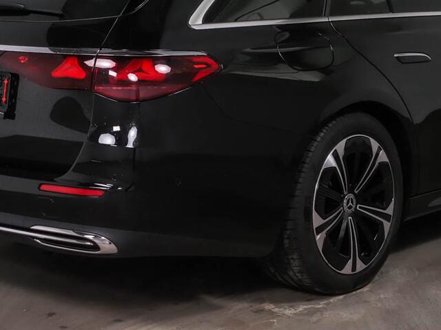 Mercedes-Benz E-estate 300 e Plug-In Hybride Ledkoplampen | Memory Voorstoelen | Distronic | Digital Licht | Apple CarPlay | Zwarte Hemel | Parkeerpakket met 360°-camera. Inclusief 24 maanden MB Certified garantie voor Europa.