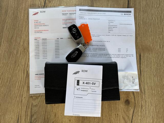 Mercedes-Benz E-estate 300 de Avantgarde Gratis Afleverpakket! | Trekhaak Uitklapbaar | Panoramadak |