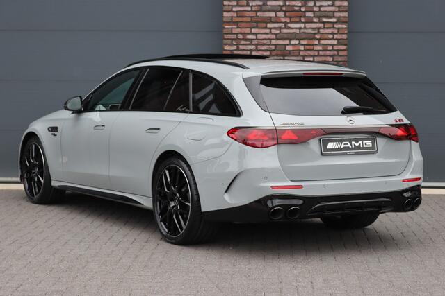 Mercedes-Benz E-estate AMG 53 4MATIC+ Premium+ | 585pk | Hyperscreen | Achterasbesturing | Distronic+ | Trekhaak | 3D-Display | Panoramadak | Digital Light | Burmester | HUD |
