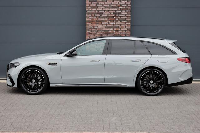 Mercedes-Benz E-estate AMG 53 4MATIC+ Premium+ | 585pk | Hyperscreen | Achterasbesturing | Distronic+ | Trekhaak | 3D-Display | Panoramadak | Digital Light | Burmester | HUD |
