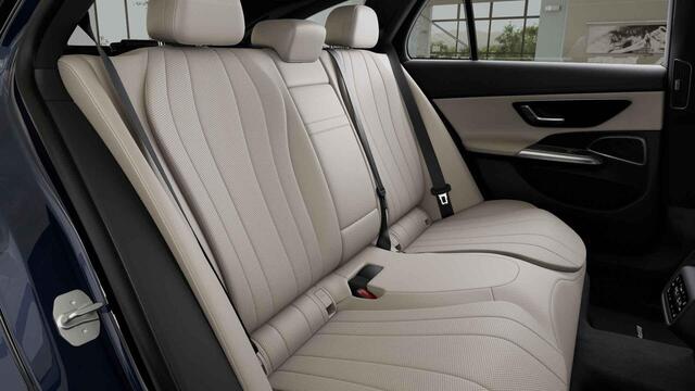 Mercedes-Benz E-estate 300e Business Solution AMG | Premium pakket | Superscreen | Panoramaschuifdak | Winterpakket | Trekhaak |