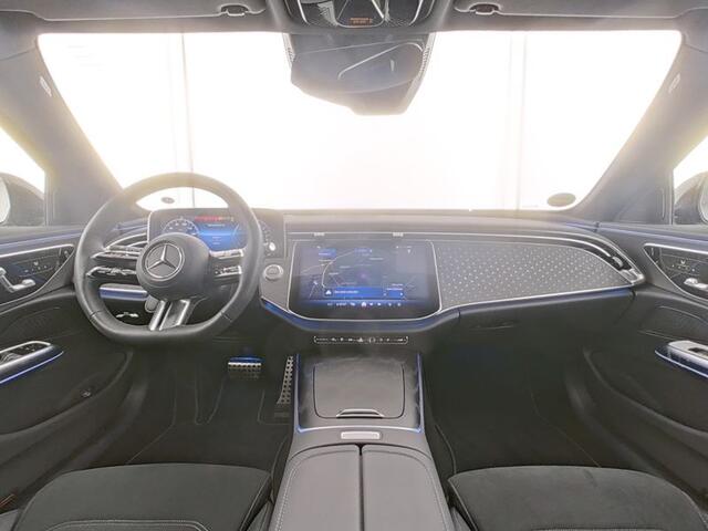 Mercedes-Benz E-estate 300 e AMG Plug-In Hybride Trekhaak | AMG Line | Night Pakket | Head-up display | Distronic | Stoelverwarming voor. Inclusief 24 maanden MB Certified garantie voor Europa.