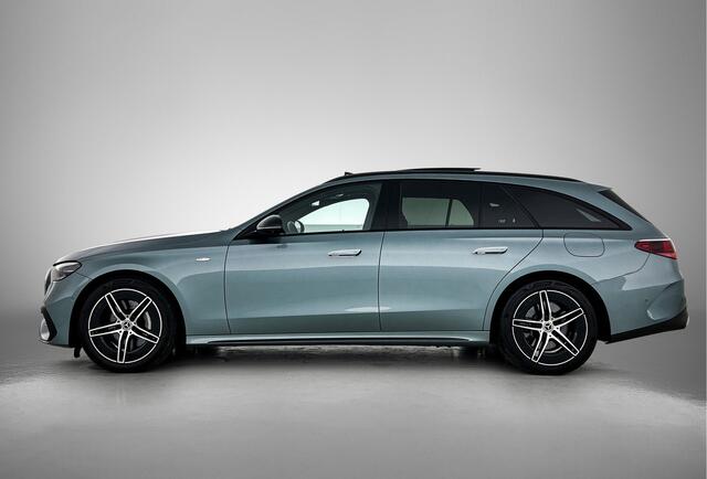 Mercedes-Benz E-estate 300 e AMG Nightpakket Plug-In Hybride | Trekhaak | Panoramadak | Distronic | Memory | 360°-camera | CarPlay | Stuur en Stoelverwarming | Inclusief 24 maanden Mercedes-Benz Certified garantie voor Europa.