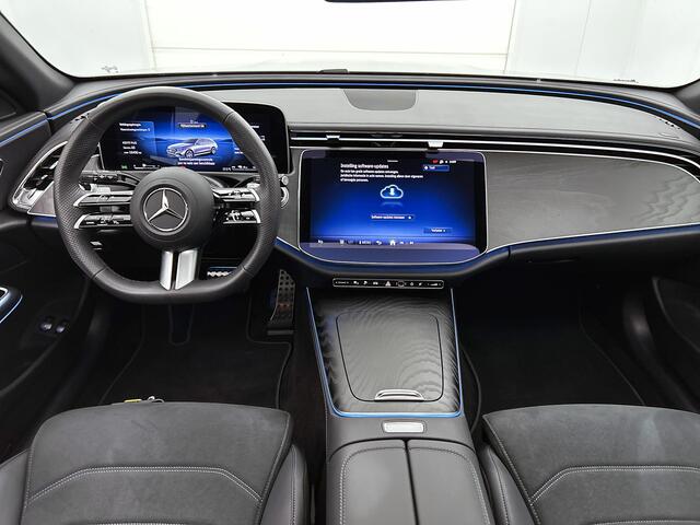 Mercedes-Benz E-estate 300 e AMG Nightpakket Plug-In Hybride | Trekhaak | Panoramadak | Distronic | Memory | 360°-camera | CarPlay | Stuur en Stoelverwarming | Inclusief 24 maanden Mercedes-Benz Certified garantie voor Europa.