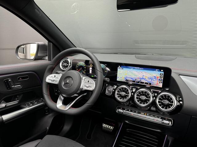 Mercedes-Benz EQA 250+ AMG Line | Panoramadak | Trekhaak | 360° Camera | Dodehoekassistent | Advanced Sound System | Elektrisch Verstelbare Stoelen + Memory | Alarm | Apple CarPlay | Android Auto | Sfeerverlichting | Stoelverwarming