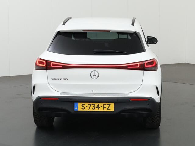 Mercedes-Benz EQA 250 AMG Line 67 kWh | Rijassistentiepakket | Premium Pakket | Trekhaak | 360 graden camera | Stoelverwarming |