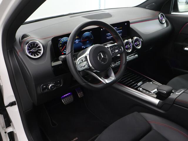 Mercedes-Benz EQA 250 AMG Line 67 kWh | Rijassistentiepakket | Premium Pakket | Trekhaak | 360 graden camera | Stoelverwarming |