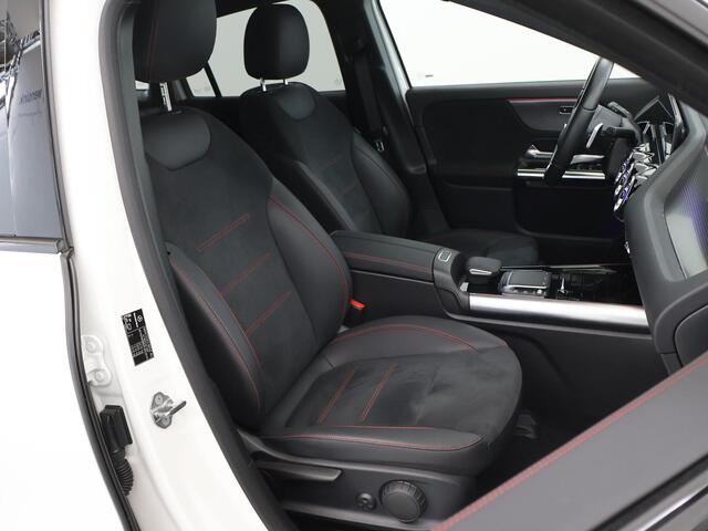 Mercedes-Benz EQA 250 AMG Line 67 kWh | Rijassistentiepakket | Premium Pakket | Trekhaak | 360 graden camera | Stoelverwarming |