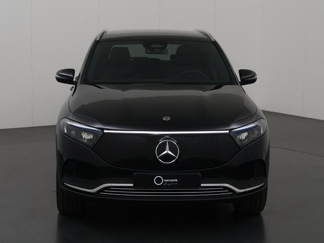 Mercedes-Benz EQA 250+ Business Line 71 kWh | Panoramadak | Trekhaak | Distronic | 360 graden camera | Stoelverwarming | Donker getint glas |