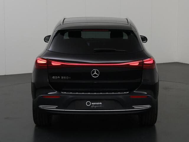Mercedes-Benz EQA 250+ Business Line 71 kWh | Panoramadak | Trekhaak | Distronic | 360 graden camera | Stoelverwarming | Donker getint glas |
