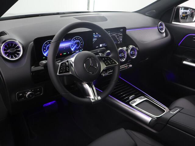 Mercedes-Benz EQA 250+ Business Line 71 kWh | Panoramadak | Trekhaak | Distronic | 360 graden camera | Stoelverwarming | Donker getint glas |
