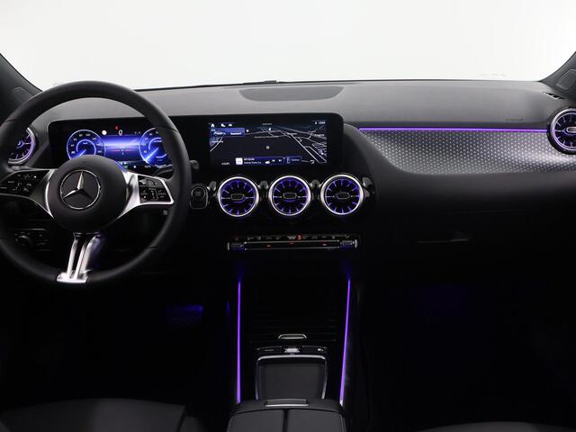 Mercedes-Benz EQA 250+ Business Line 71 kWh | Panoramadak | Trekhaak | Distronic | 360 graden camera | Stoelverwarming | Donker getint glas |