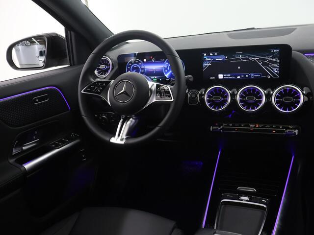 Mercedes-Benz EQA 250+ Business Line 71 kWh | Panoramadak | Trekhaak | Distronic | 360 graden camera | Stoelverwarming | Donker getint glas |