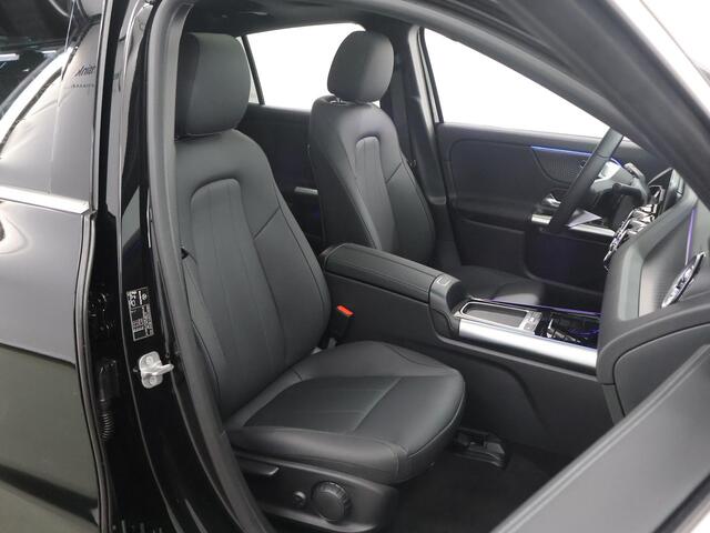 Mercedes-Benz EQA 250+ Business Line 71 kWh | Panoramadak | Trekhaak | Distronic | 360 graden camera | Stoelverwarming | Donker getint glas |