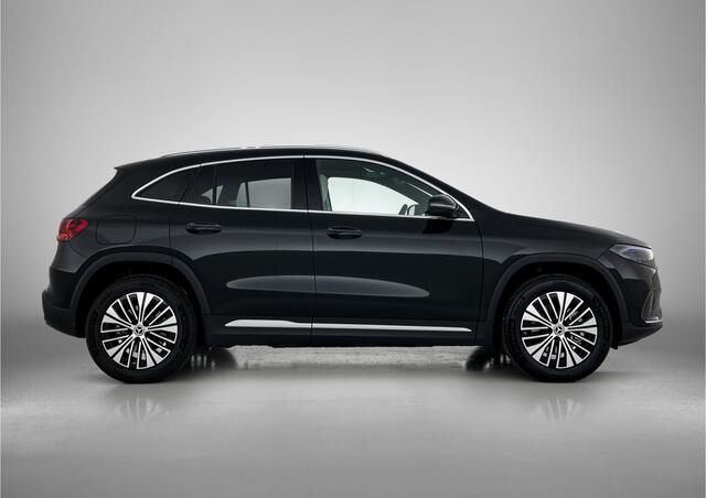Mercedes-Benz EQA 250+ Business Solution Luxury 71 kWh | Panoramaschuifdak in glas | Winter pakket | Dodehoekassistent | Parkeerpakket met achteruitrijcamera | Spiegelpakket | Extra USB-poorten | EASY PACK achterklep | Comfortstoelen voor |