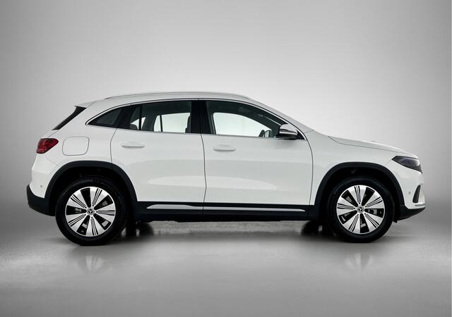 Mercedes-Benz EQA 250+ Business Solution 71 kWh | Parkeerpakket met achteruitrijcamera | Extra USB-poorten | Zitcomfortpakket | Sfeerverlichting | EASY PACK achterklep | Stoelverwarming voor | Licht- en zicht pakket |