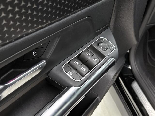 Mercedes-Benz EQA 250+ Business Solution 71 kWh | Parkeerpakket met achteruitrijcamera | EASY PACK achterklep | Licht- en zicht pakket | Extra USB-poorten | Stoelverwarming voor | Sfeerverlichting | Zitcomfortpakket |