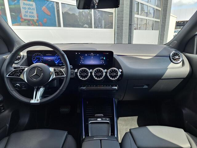 Mercedes-Benz EQA 250+ Luxury | Panoramadak | Trekhaak | 360° Camera | Winter Pakket | Elektrisch Verstelbare Stoelen + Memory | Sierdelen Lindenhout Zwart | Dodehoekassistent | Apple CarPlay | Android Auto | Stoelverwarming | Stuurverwarming | Sfeerverlichting