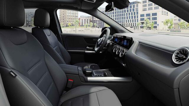 Mercedes-Benz EQA 300 4MATIC Luxury Line 67 kWh | Panoramadak | AMG | Night | 360 graden camera | Stoelverwarming |
