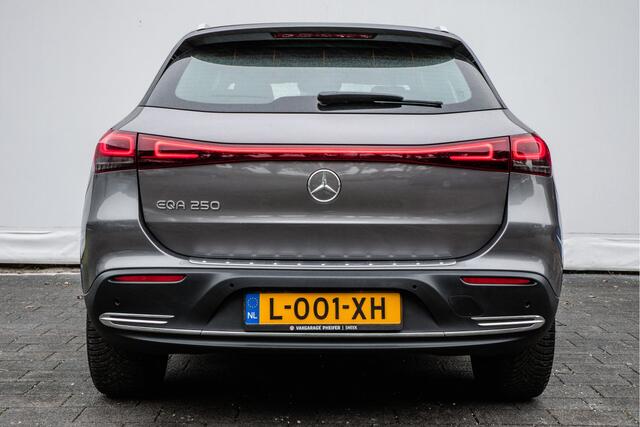 Mercedes-Benz EQA 250 Business Solution Luxury 67 kWh Navigatie/ Camera/ Comfortstoelen/ Ambience verlichting/ Stoelverwarming/ Adapt. cruise
