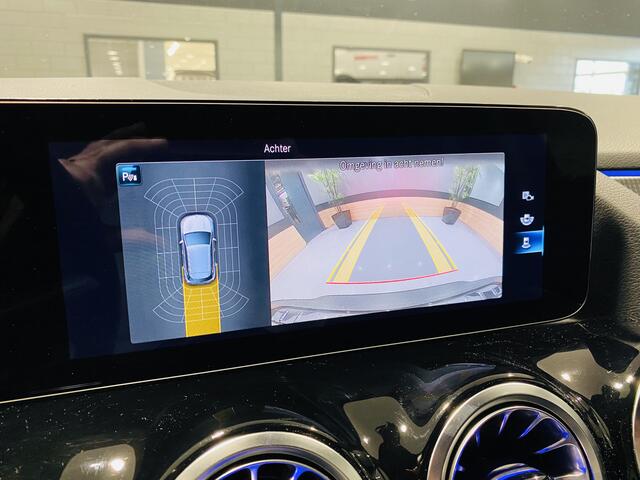 Mercedes-Benz EQA 250 // 18" Velgen // Privacy Glass // Easy pack achterklep // Dodehoekassistent // Sfeerverlichting // Apple Play // Android Auto // LED High Performance headlamps // Achteruitrijcamera