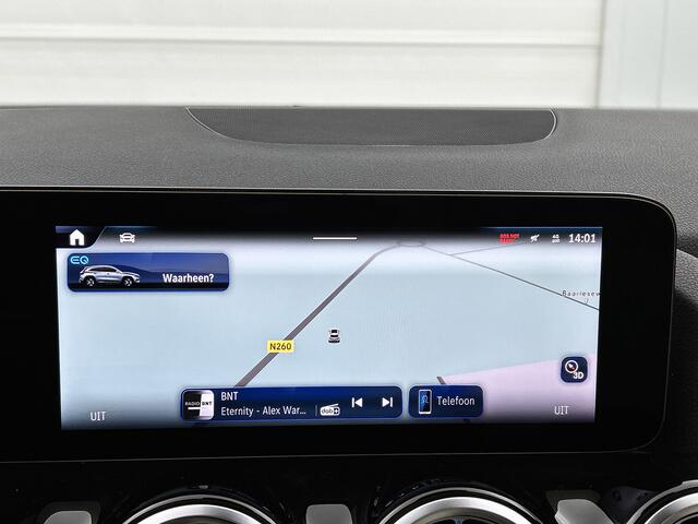 Mercedes-Benz EQA 250+ Business Solution Luxury 71 kWh | Winter pakket | Sierdelen lindenhout zwart | Donkergetint glas achter | Easypack achterklep | Panoramaschuifdak | Smartphone integratie | Stoelverwarming voor |