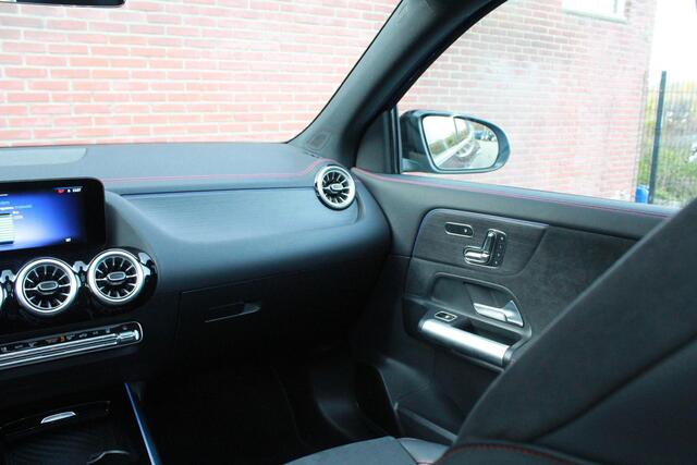 Mercedes-Benz EQA 300 4MATIC AMG Line | Pano | Distronic | Memory |