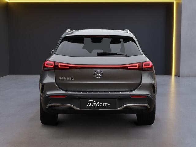 Mercedes-Benz EQA EQA 250 AMG Line 67 kWh l Trekhaak l Burmester l Blindspot l Key