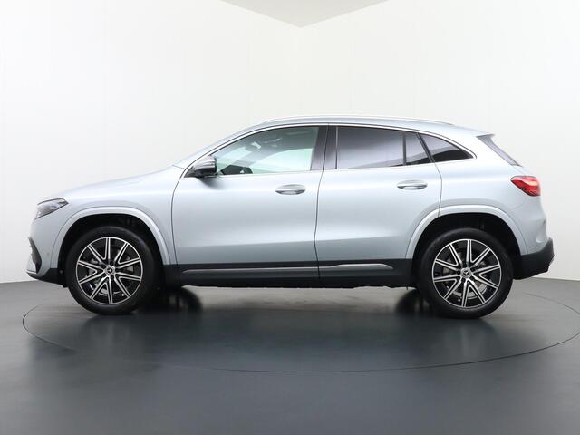 Mercedes-Benz EQA 250+ Business Solution AMG 71 kWh Accu | Panorama - Schuifdak | 360° Camera | Head-Up Display | Burmester Surround Sound | Apple Carplay & Android Auto | DAB+ Radio | 19" Lichtmetalen AMG Velgen