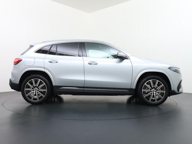 Mercedes-Benz EQA 250+ Business Solution AMG 71 kWh Accu | Panorama - Schuifdak | 360° Camera | Head-Up Display | Burmester Surround Sound | Apple Carplay & Android Auto | DAB+ Radio | 19" Lichtmetalen AMG Velgen