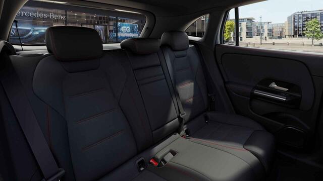 Mercedes-Benz EQA 250 AMG Line 67 kWh | Elektrische achterklep | Sfeerverlichting | Stoelverwarming |