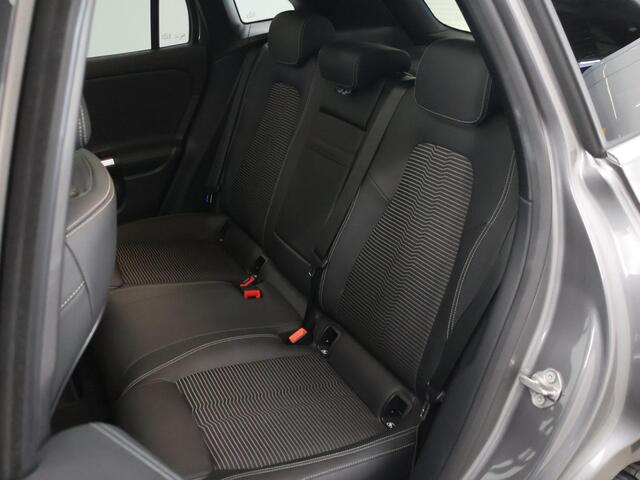 Mercedes-Benz EQA 250 Luxury Line 67 kWh | Panoramadak | Sfeerverlichting | Elektrische achterklep | Achteruitrijcamera |