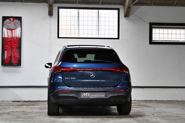 Mercedes-Benz EQA 250 Business Solution AMG 67 kWh | Panoramadak | Night | Memory | Burmester | NL auto | 1e eigenaar |