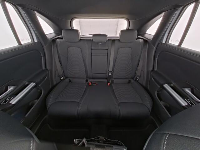 Mercedes-Benz EQA 300 4MATIC Luxury Line 67 kWh Dodehoekassistent | Sfeerverlichting | 360°-Camera | Stuur en Stoelverwarming | Verkeersbordenassistent. Inclusief 24 maanden MB Certified garantie voor Europa.