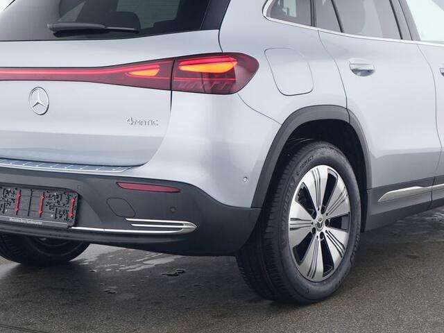 Mercedes-Benz EQA 300 4MATIC Luxury Line 67 kWh Dodehoekassistent | Sfeerverlichting | 360°-Camera | Stuur en Stoelverwarming | Verkeersbordenassistent. Inclusief 24 maanden MB Certified garantie voor Europa.