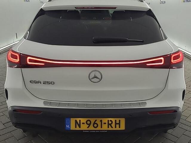 Mercedes-Benz EQA 250 Business Sol. AMG 67 kWh | Trekhaak | Navi | Camera |