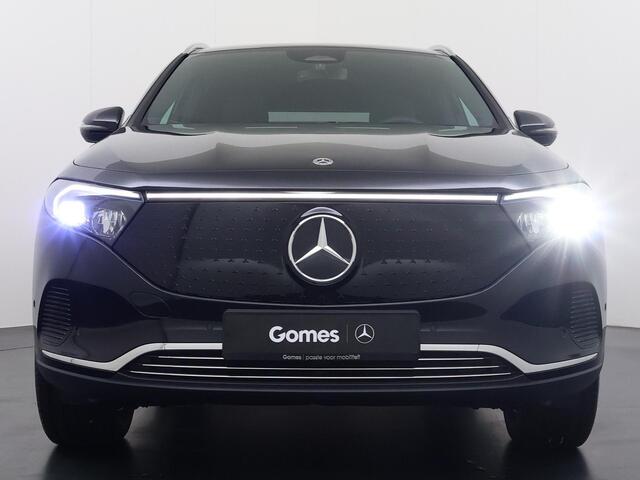 Mercedes-Benz EQA 250+ Business Solution Luxury | Trekhaak | Panoramadak | Dodehoekassistent | Apple CarPlay | Android Auto | Stoelverwarming | Sfeerverlichting | Donkergetint Glas Achter | Elektrische Achterklep | Elektrisch Inklapbare Buitenspiegels | Achteruitrijcamera 