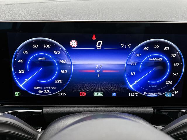 Mercedes-Benz EQA 250+ Business Solution AMG 71 kWh | Nightpakket | Smartphone integratie | Panoramaschuifdak | Head-up display | 360°-camera | Burmester Sound systeem | Memorypakket | Augmented Reality navigatie |