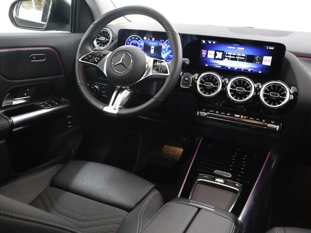 Mercedes-Benz EQA 300 4MATIC Line 67 kWh | Winter pakket | Apple carplay | Getint glas | Achteruitrijcamera |