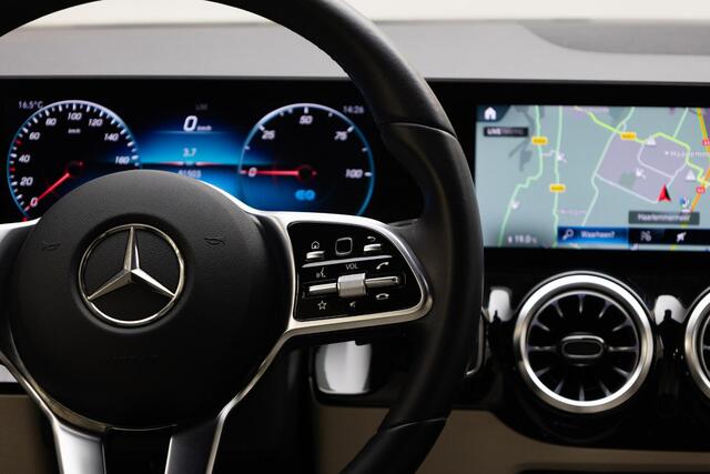 Mercedes-Benz EQA 250 Business Solution Luxury 67 kWh | Trekhaak |
