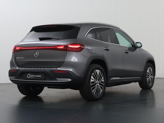 Mercedes-Benz EQA 250+ Business Solution Luxury 71 kWh | Panoramaschuifdak | Rijassistentiepakket | Winter pakket | Burmester | Achteruitrijcamera | Dodehoekassistent |