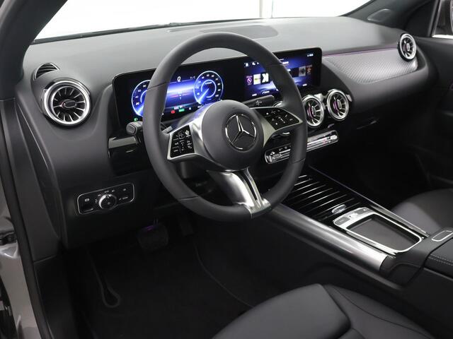 Mercedes-Benz EQA 250+ Business Solution Luxury 71 kWh | Panoramaschuifdak | Rijassistentiepakket | Winter pakket | Burmester | Achteruitrijcamera | Dodehoekassistent |