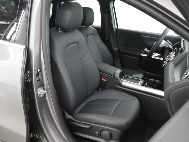 Mercedes-Benz EQA 250+ Business Solution Luxury 71 kWh | Panoramaschuifdak | Rijassistentiepakket | Winter pakket | Burmester | Achteruitrijcamera | Dodehoekassistent |