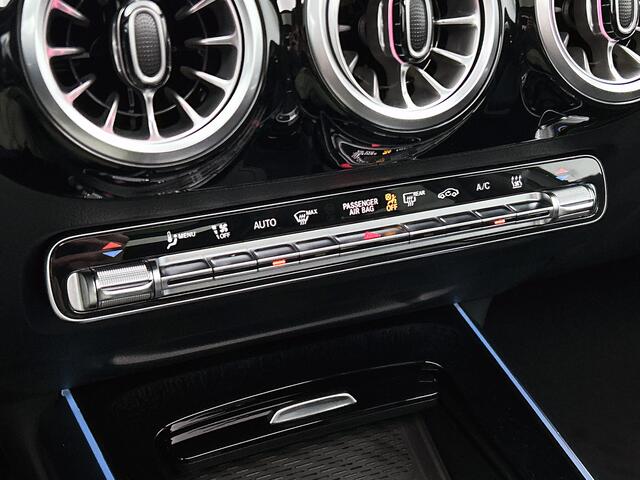 Mercedes-Benz EQA 250+ Business Solution AMG 71 kWh | Premium pakket | Trekhaak | Smartphone integratie | Panoramaschuifdak | Sportstoelen | Sfeerverlichting | 360° camera | Stuurwielpaddles gegalvaniseerd | Sierdelen in Star Pattern |