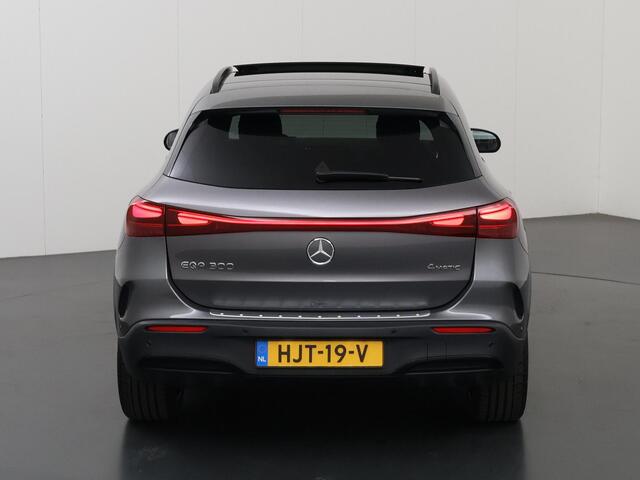 Mercedes-Benz EQA 300 4MATIC AMG Line 67 kWh | Night | Burmester | Panoramadak | Memory | Trekhaak | 20" lichtmetalen velgen |